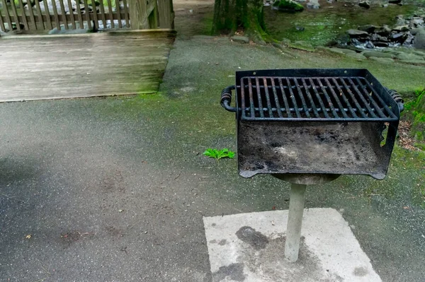 Tiro Horizontal Una Parrilla Bien Desgastada Con Espacio Para Copiar —  Fotos de Stock