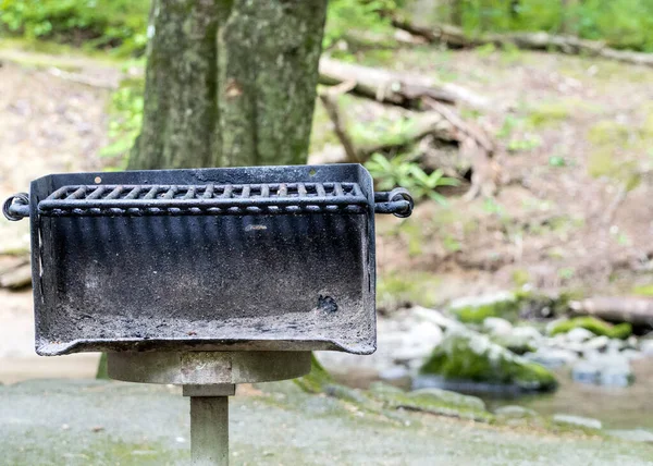 Primo Piano Orizzontale Una Griglia Ben Utilizzata Area Pubblica Direttamente — Foto Stock