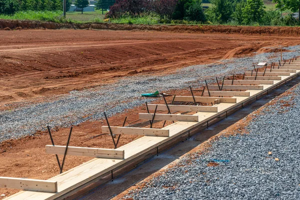 Horizontální Záběr Staveniště Dřevěným Rámem Připraveným Nalití Betonové Desky — Stock fotografie