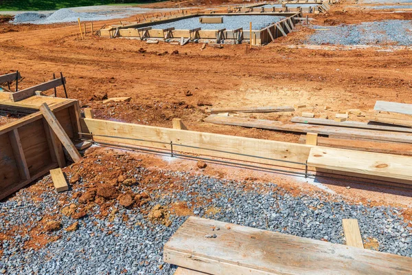 Horizontální Záběr Dřevěných Forem Naplnění Betonem Nové Konstrukci — Stock fotografie