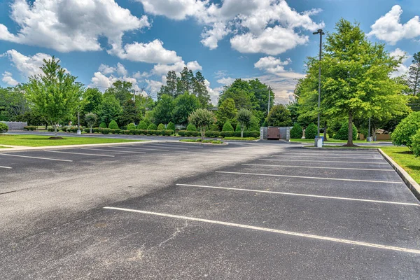 Vertical Shot Empty Business Parking Lot Pandemic — Stock Photo, Image