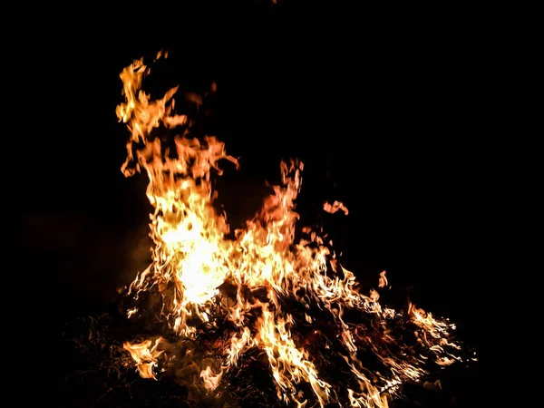 Grote Brand Van Brand Het Donker Voor Een Achtergrond — Stockfoto