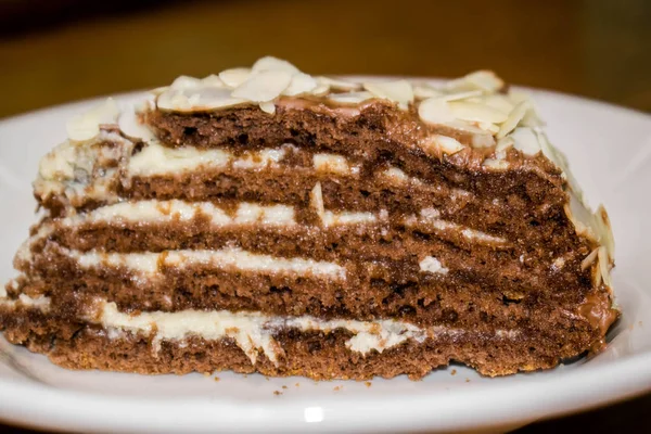 Una Fetta Torta Biscotto Torta Miele Piatto Uno Uno Sfondo — Foto Stock