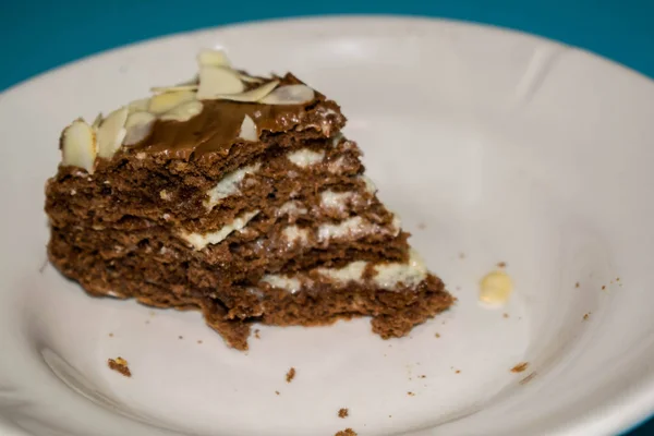 ケーキ ビスケット蜂蜜ケーキ プレートの背景を つのスライス — ストック写真