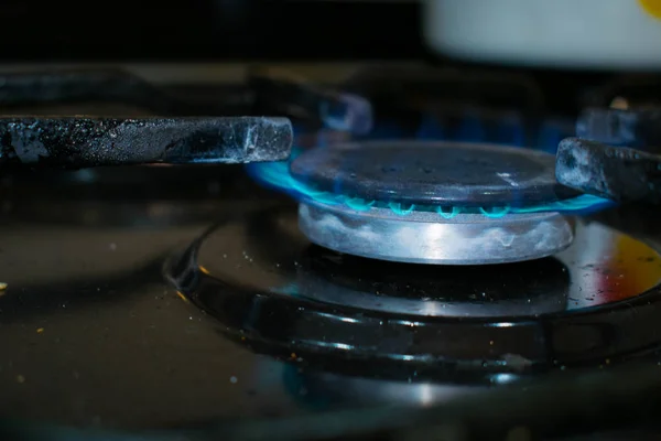 Fogão Queimador Chama Azul Gás Preto Desperdício Queima Quente Para — Fotografia de Stock