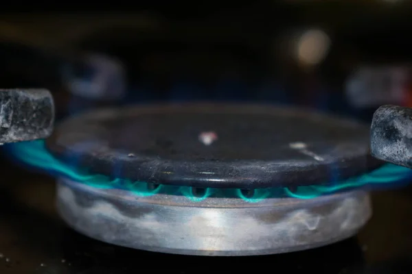 Fogão Queimador Chama Azul Gás Preto Desperdício Queima Quente Para — Fotografia de Stock