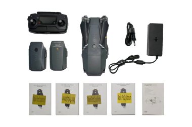 İnsansız hava aracı dji Mavic Pro quadcopter pil güç kaynağı fotoğraf-video çekim beyaz arka planda ülke Kazakistan şehir Kentau üzerinde izole 27 Temmuz, 2019