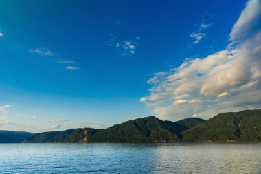 Gökyüzü göl Teletskoye altay