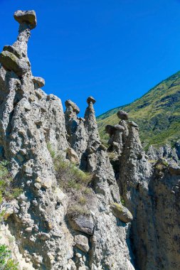 Doğal taş oluşumları Chulyshman Vadisi 