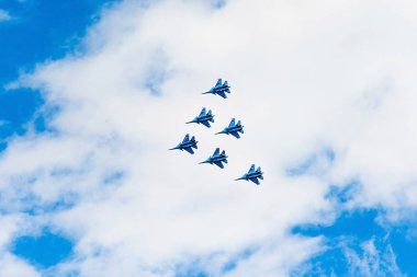 Rusya, Zhukovsky, 23 Temmuz 2017: Uluslararası Havacılık ve uzay Salon Maks-2017, avcı uçağı uçuşlar. Yıllık olay, bilimsel konferanslar, iş siteleri, dünyanın en parlak uçuş programı.