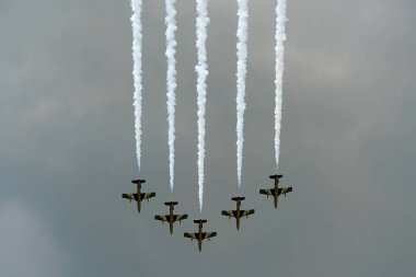 Rusya, Zhukovsky, 23 Temmuz 2017: Uluslararası Havacılık ve uzay Salon Maks-2017, avcı uçağı uçuşlar. Yıllık olay, bilimsel konferanslar, iş siteleri, dünyanın en parlak uçuş programı.