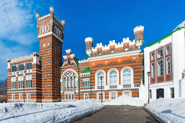 Vista del castillo de invierno de Sheremetev, el pueblo de Yurino, cerca de Yoshkar-Ola, Rusia —  Fotos de Stock