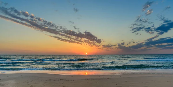 Panorama van de dageraad op zee, Tunesië — Stockfoto