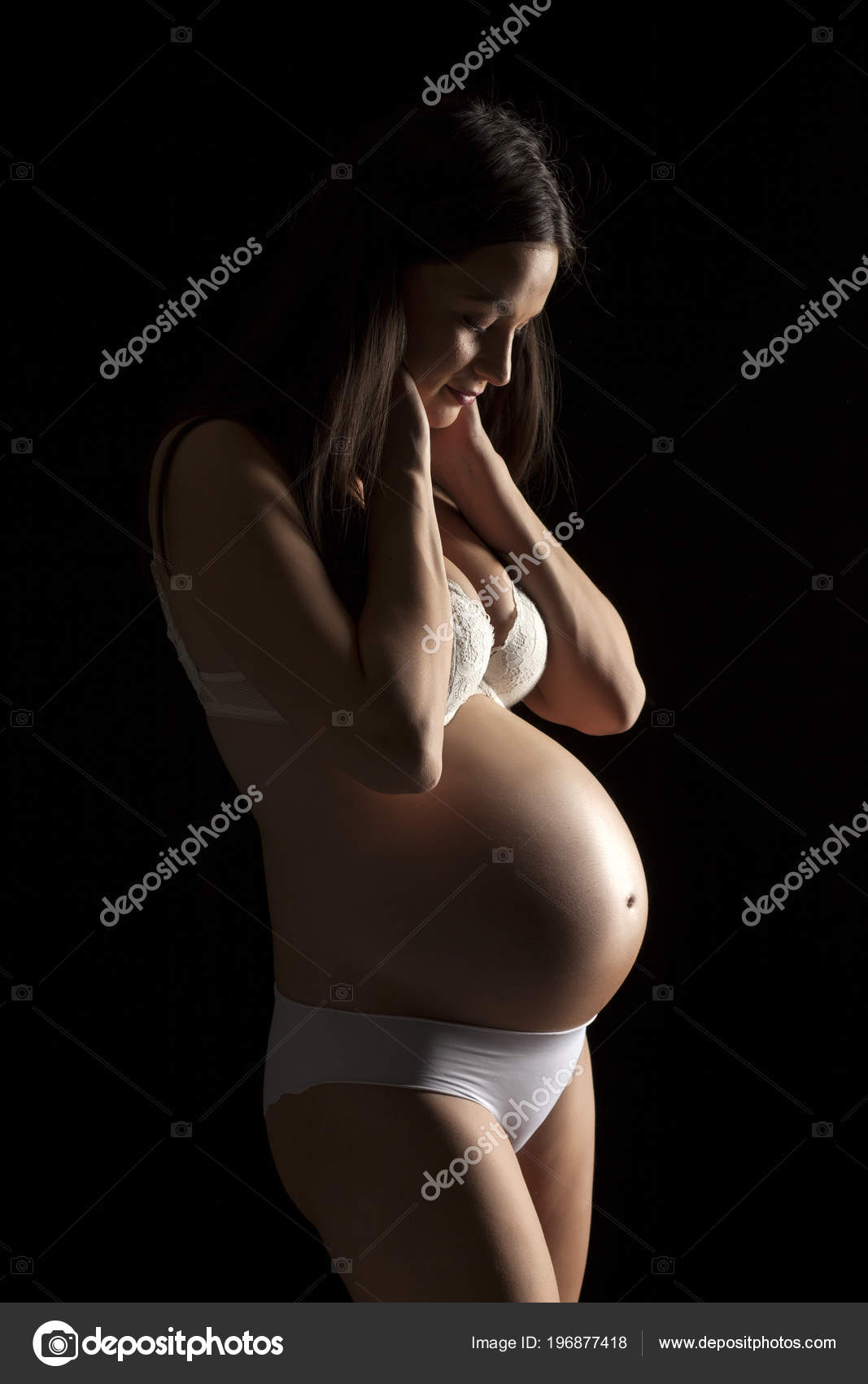 Silueta Una Hermosa Mujer Embarazada Ropa Interior Blanca Sobre Fondo:  fotografía de stock © VGeorgiev #196877418