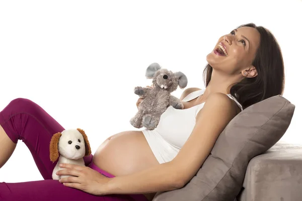 Feliz Hermosa Mujer Embarazada Acostada Una Cama Con Juguetes Peluche — Foto de Stock