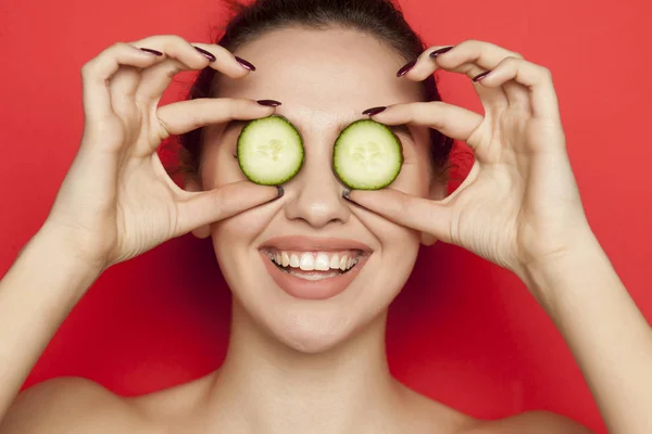 Happy Young Woman Posing Slices Cucumber Her Face Red Background — Stock Photo, Image
