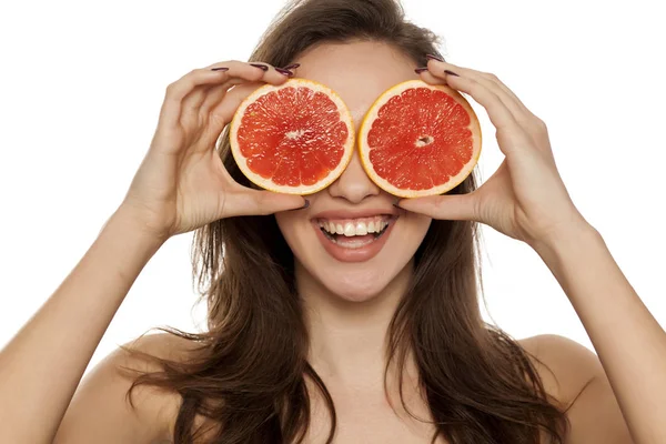 Happy Young Woman Posing Slices Red Grapefruit Her Face White — Stock Photo, Image