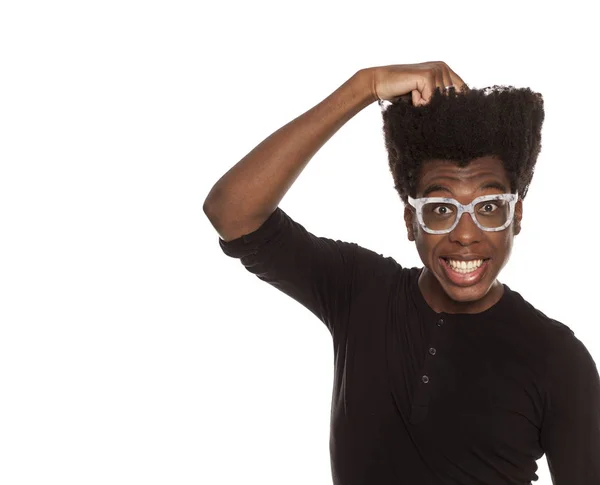 Jovem Afro Americano Hipster Confuso Bonito Isolado Num Fundo Branco — Fotografia de Stock