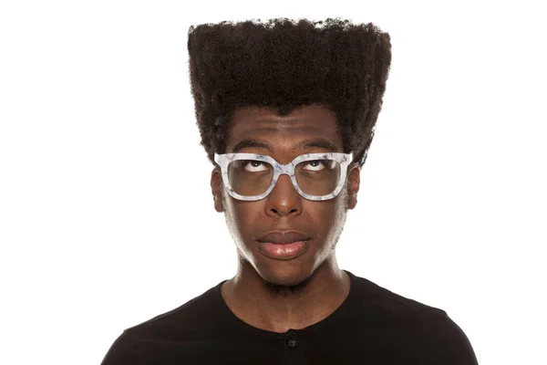 Portrét Mladé Zamyšlený Afro Americký Stylové Hipster Fešák Izolované Bílém — Stock fotografie