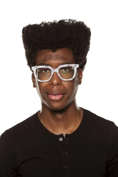 Retrato Joven Africano Moderno Con Gafas Sobre Fondo Blanco —  Fotos de Stock