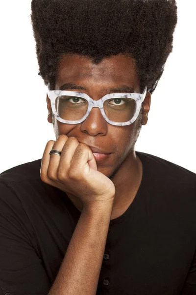 Retrato Jovem Triste Homem Africano Moderno Com Óculos Fundo Branco — Fotografia de Stock