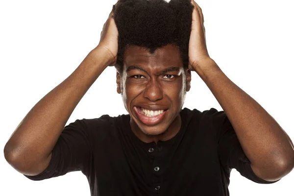 Πορτρέτο Ενός Νεαρού Άνδρα Αφρικανική Αμερικανική Πονοκέφαλο Λευκό Φόντο — Φωτογραφία Αρχείου