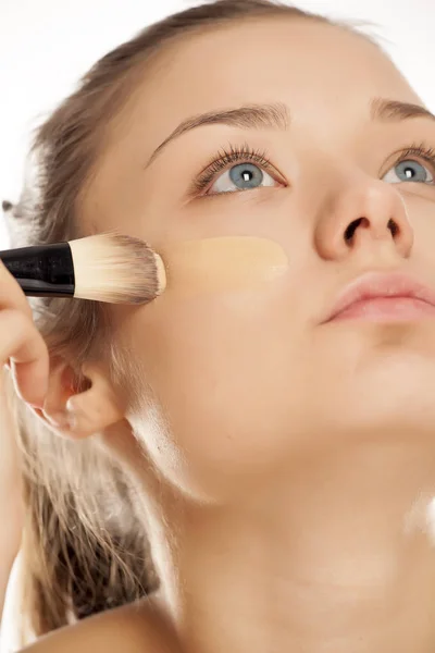 Young Woman Applying Liquid Foundation Her Face Brush — Stock Photo, Image