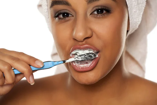 Portrait Happy Young Dark Skinned Woman Brushing Her Teeth White — Stock Photo, Image