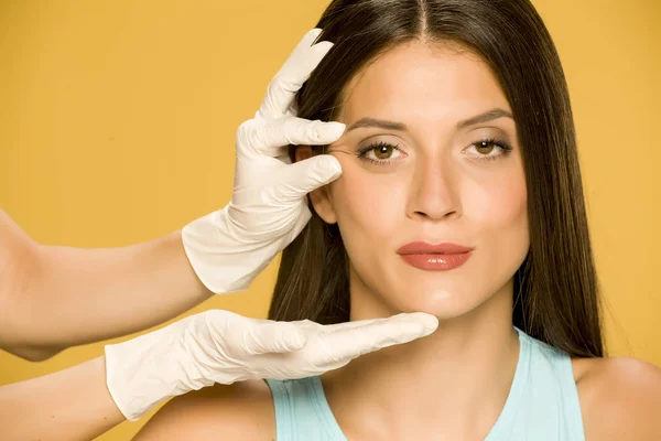 Doctor Hands Checking Wrincles Young Woman Yellow Background — Stock Photo, Image