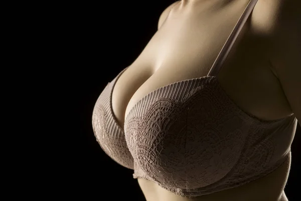 Siyah Arka Plan Üzerinde Sütyen Güzel Büyük Göğüsler — Stok fotoğraf