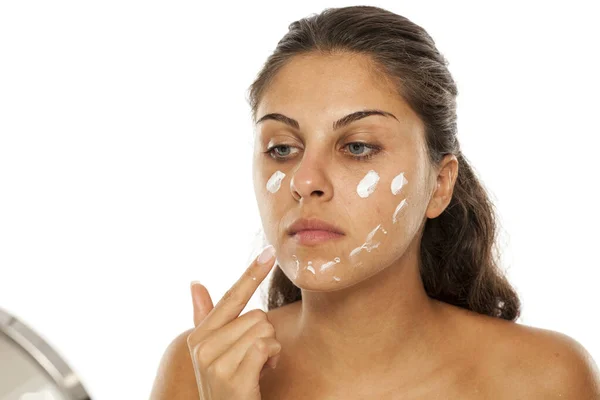 Young Woman Applying Cream Her Face — Stock Photo, Image