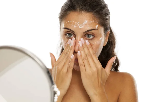 Young Woman Applying Cream Her Face — Stock Photo, Image