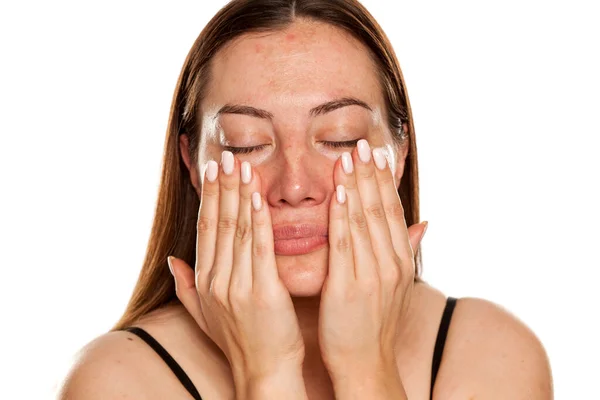 Beautiful Middle Aged Woman Applying Moisturizer Her Face White Background — Stock Photo, Image