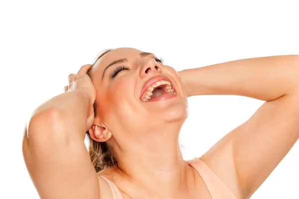 Retrato Una Hermosa Mujer Riendo Sobre Fondo Blanco — Foto de Stock