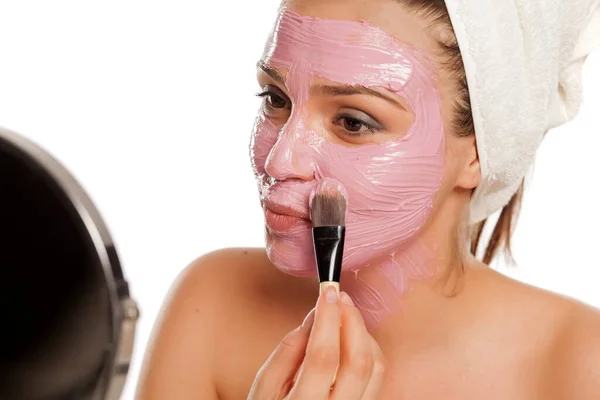 Young Beautiful Woman Applyong Facial Mask Her Face Towel Her — Stock Photo, Image