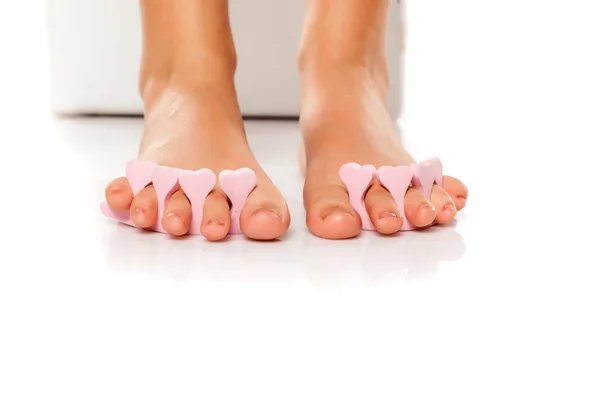 Female Foot Nail Polish Separator White Background — Stock Photo, Image