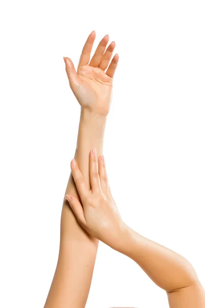 Close Mãos Femininas Aplicando Creme Mão Fundo Branco — Fotografia de Stock