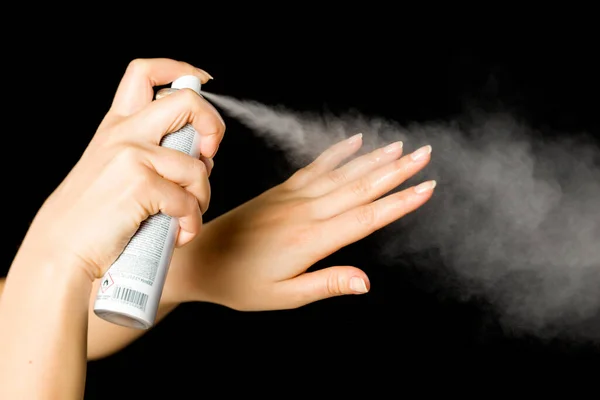 Mujer Rociando Spray Secado Rápido Para Esmalte Uñas — Foto de Stock