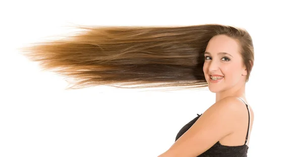 Joven Mujer Sonriente Con Pelo Volador Muy Largo Sobre Fondo —  Fotos de Stock