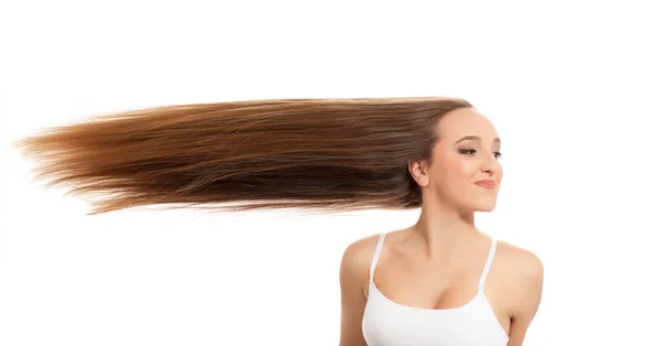 Junge Lächelnde Frau Mit Sehr Langem Fliegendem Haar Auf Weißem — Stockfoto