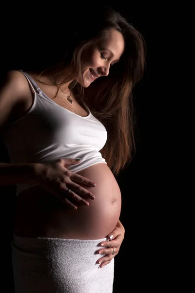 Portrait Femme Enceinte Sur Fond Sombre — Photo