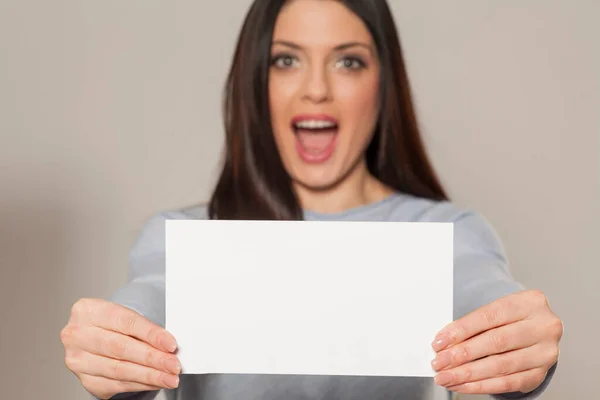 Happy Woman Showing Empty Blank Paper Card Sign Copy Space — Stock fotografie