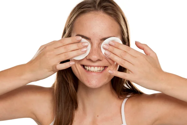 Young Beautiful Girl Cleaning Her Face Cotton Pads White Backgeound — Stock Photo, Image