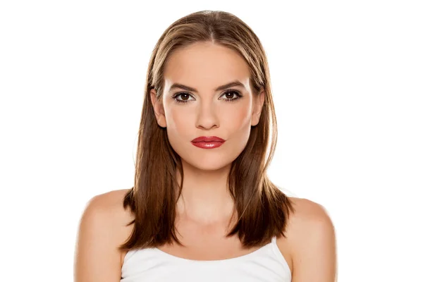 Portret Młodej Pięknej Kobiety Makijażem Białym Backgeound — Zdjęcie stockowe