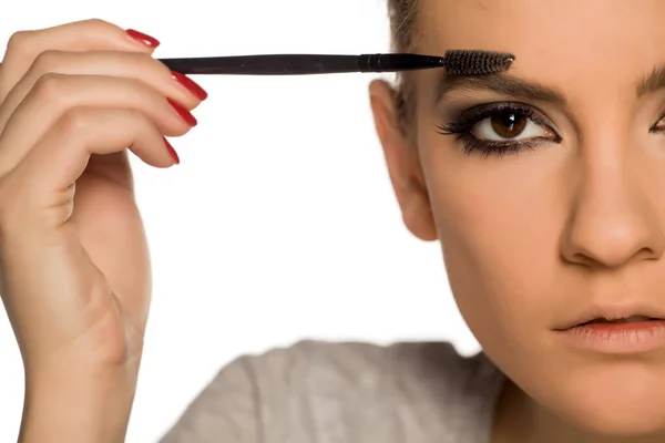 Young Woman Shaping Her Eyebrows Brush White Background — Stock Photo, Image