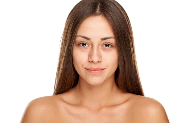 Retrato Jovem Mulher Bonita Sem Maquiagem Fundo Branco — Fotografia de Stock