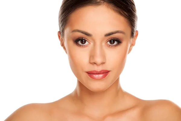 Retrato Mujer Joven Hermosa Con Maquillaje Sobre Fondo Blanco — Foto de Stock