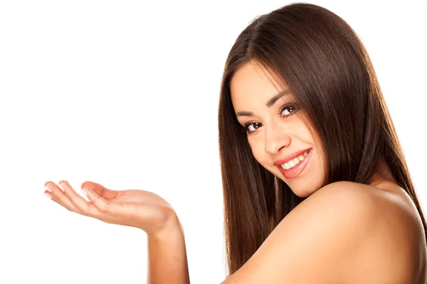 Retrato Una Joven Sonriente Sobre Fondo Blanco Anunciar Algún Producto — Foto de Stock