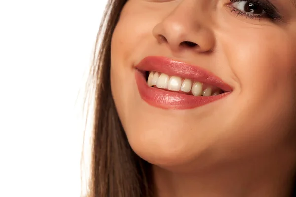 Usmívající Žena Přirozenými Zdravými Zuby — Stock fotografie