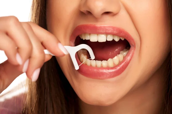 Young Beautiful Woman Cleans Her Teeth Dental Floss — Stock Photo, Image